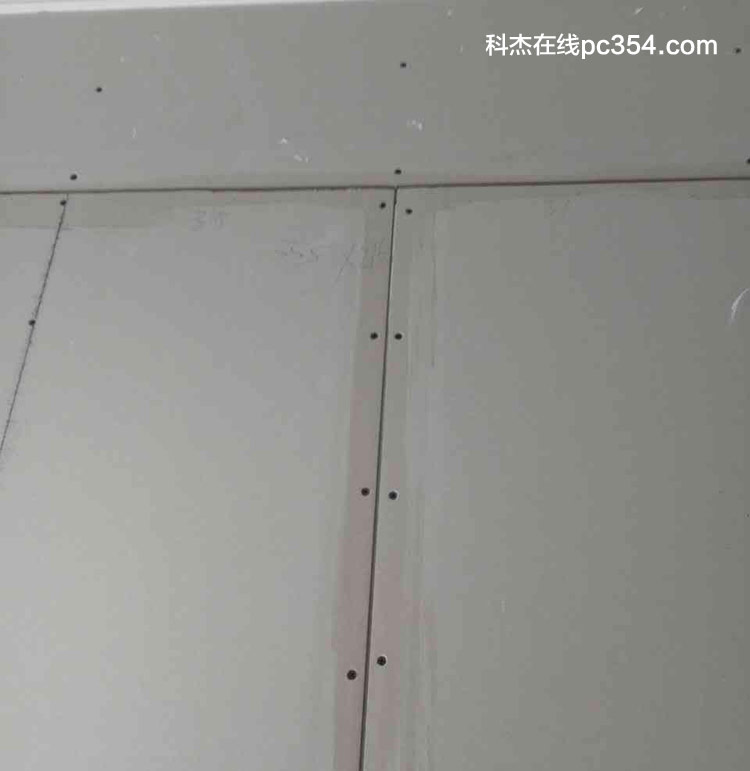 石膏板縫隙要刷膠固話