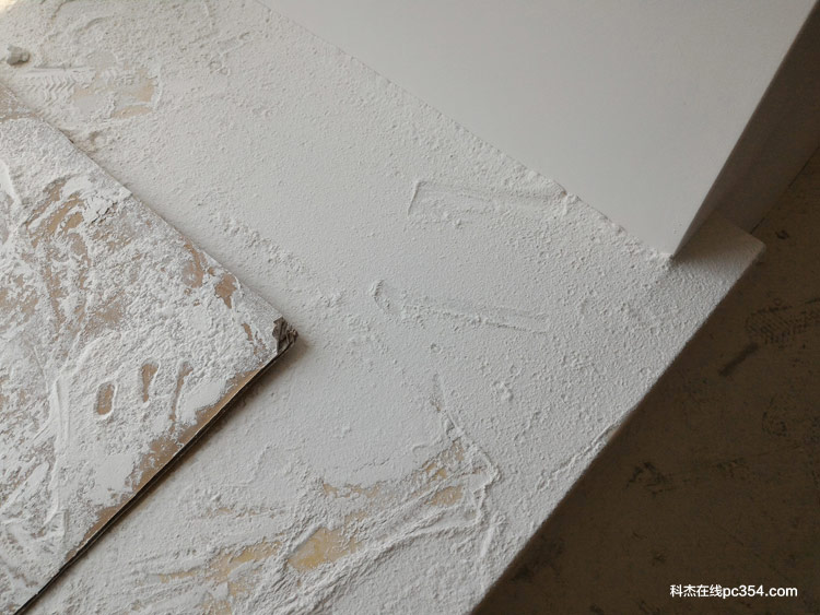 墻面批第2遍膩子并打磨后的粉塵