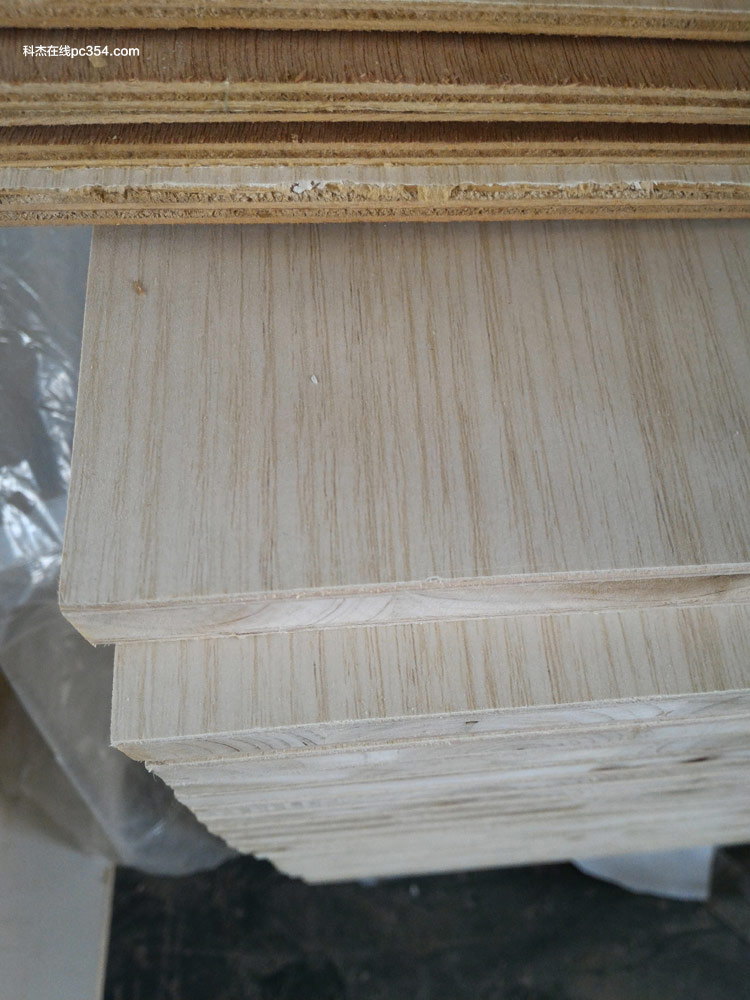 水性科天免漆板與其它品牌的表面對比